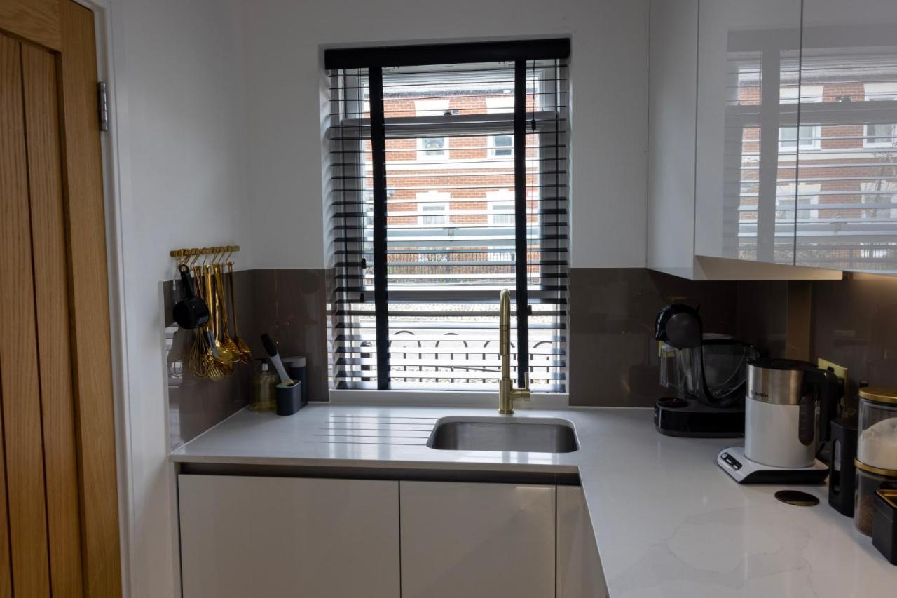 Charming 3-Bed House With 1 Parking Space Cantorbéry Extérieur photo